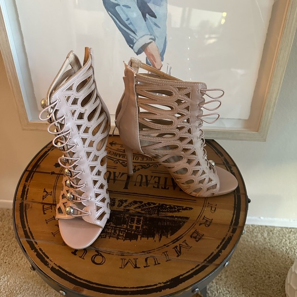 Guess strappy beige stiletto sandal 6.5 - Picture 2 of 3